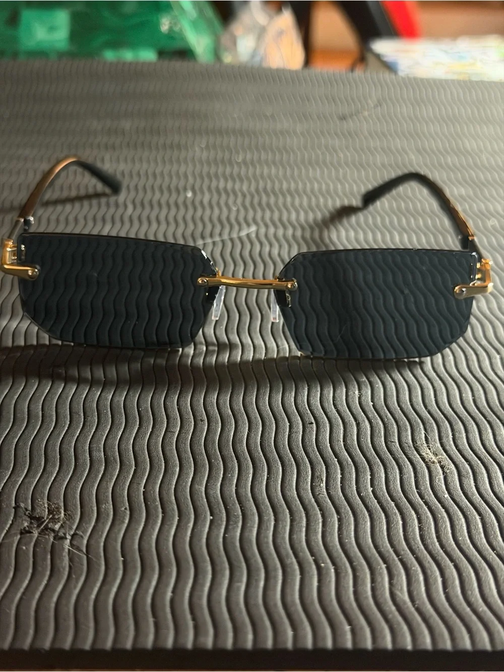 Men's Black Rimless Sunglasses with Gold Bridge New Wirgxmm